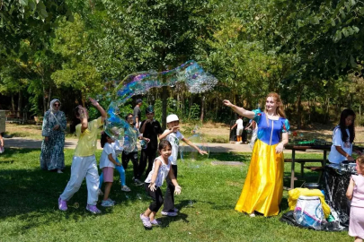 İzmit ve Gebze’de çocukları buluşturan etkinlik: Aileler de eğlenceye ortak oldu
