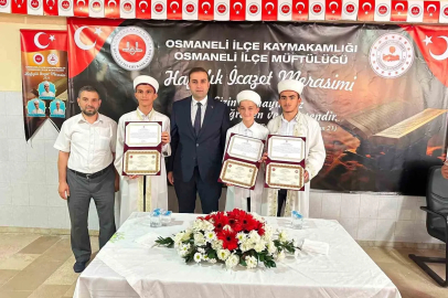 Hafızlık eğitimini tamamlayan öğrenciler belgelerini aldı
