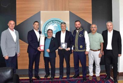 Rektör Yücel Oğurlu’ya, Kurtdereli güreşleri için davet
