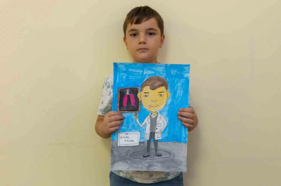 Manavgat’ta çocuklar kendi karikatürlerini çizdi
