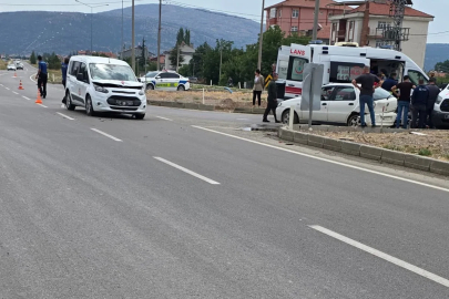Isparta’da iki araç çarpıştı: 5 yaralı
