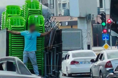 Kamyonetin kasasında tehlikeli yolculuk
