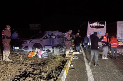 Erzincan’da yolcu otobüsü ile SUV tipi araç çarpıştı: 1’i ağır 7 yaralı
