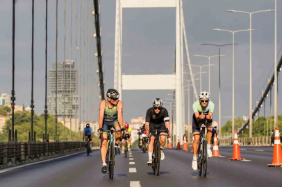 Dünyanın ilk ve tek kıtalararası triatlon heyecanı İstanbul’da yaşandı
