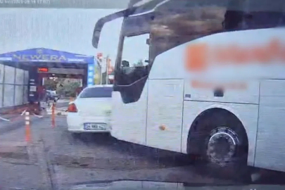 Yolcu otobüsünün çarptığı otomobilin sürüklendiği anlar araç kamerasına yansıdı
