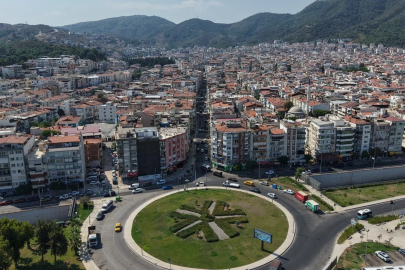 İzmir Balçova’nın caddeleri “çiçek gibi” oldu