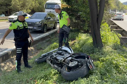 Motosiklet kamyona arkadan çarptı: 2 yaralı
