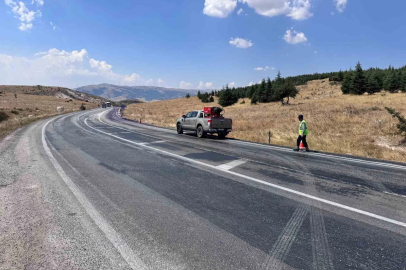 Araçların mor renge boyandığı yolda gerçek ortaya çıktı
