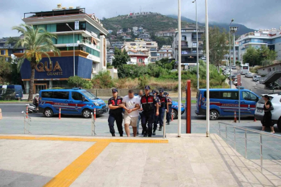 Alanya’da emlak ofisini kurşunlayan 2 şüpheli tutuklandı
