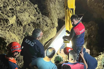 Toprak altında kalan baba oğul kurtarıldı
