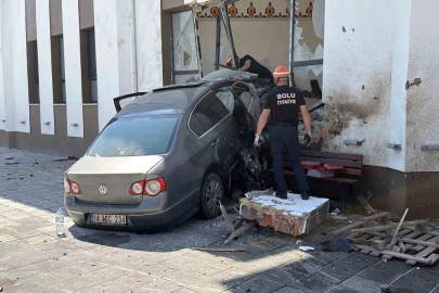 Bolu’da 84 metre savrulup caminin imam odasına dalan aracın sürücüsü alkollü çıktı: 290 bin lira ceza kesildi
