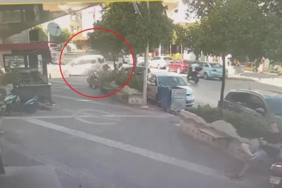 Hafif ticari araçla motosikletin çarpışma anı kamerada: 1 yaralı
