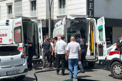 Batman’da motosiklet ile iki otomobil çarpıştı: 2 yaralı
