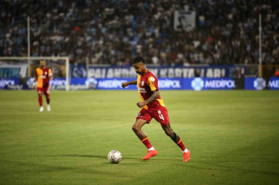 Trendyol Süper Lig: Erzurumspor FK: 0 - Galatasaray: 3 (İlk yarı)
