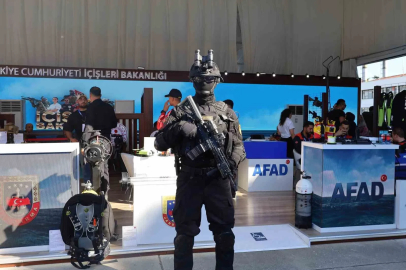 "Siyah Giyen Adamlar" yüksek teknolojileri ve keskin nişancılarıyla nefes kesti
