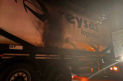 Bilecik’te seyir halindeki tırın dorsesi alev aldı

