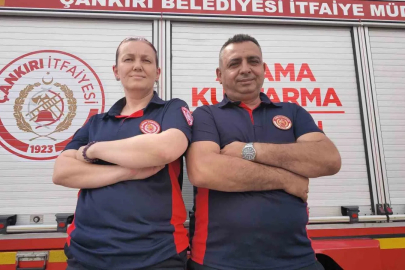 İtfaiyeci çift birlikte can kurtarıyor: Biri telsiz başında, diğeri olay yerinde görevini aşkla yapıyor
