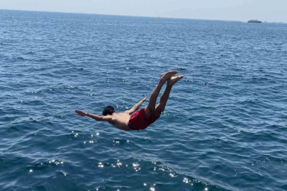 İstanbul’da sıcaktan bunalanlar Sarayburnu Sahili’nde serinledi
