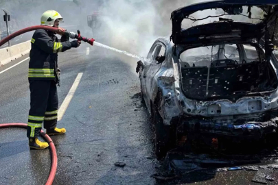 Sakar’da yanan araç kullanılmaz hale geldi
