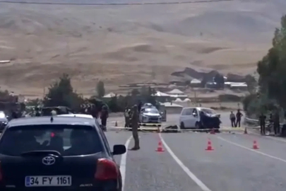 Muradiye’de araçlar kafa kafaya çarpıştı: 2 ölü, 9 yaralı
