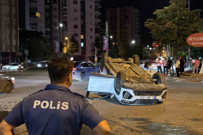 Otomobille çarpışan SUV araç takla attı: 2 yaralı
