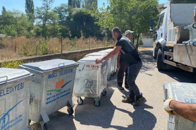 İnönü Belediyesi okullardaki çöp konteynerlerini yeniledi
