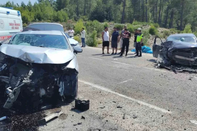 Antalya’da otomobiller çarpıştı: 1 ölü, 3 yaralı
