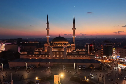 İstanbul’da Mevlid Kandili dualarla idrak edildi
