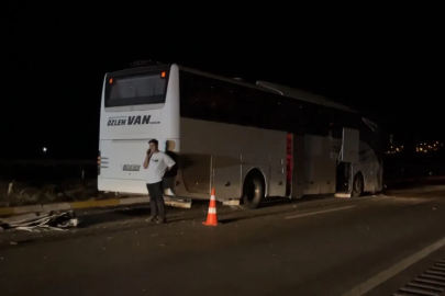 Sivas’ta yolcu otobüsü otomobil ile çarpıştı: 2 yaralı
