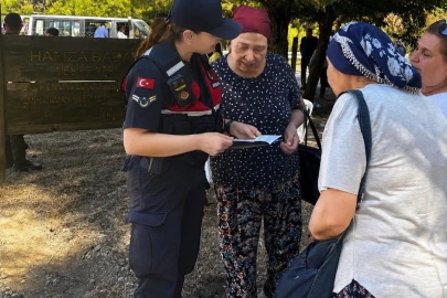 Kemalpaşa’da jandarmadan kadınlara ’KADES’ ve ’Kadına El Kalkamaz’ bilgilendirmesi
