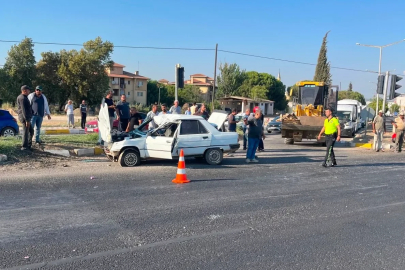 Manisa’da otomobil ile motosiklet çarpıştı: 4 yaralı
