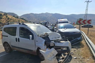 Hafif ticari araç ile otomobil çarpıştı: 1 yaralı
