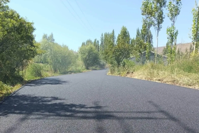 Kağızman’da köy yollarında asfalt seferberliği: 7 kilometrelik yol yenileniyor
