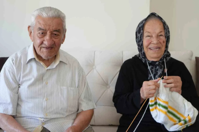 Rüyası hayatına yön verdi, yarım asırdır çocuklar için örgü örüyor: 72 yıllık eşi en büyük destekçisi
