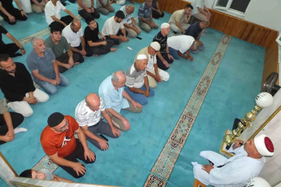 Burhaniye’de Mevlit Kandilinde camiler doldu
