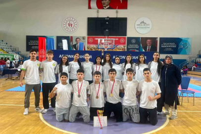 Manisa BBSK karate takım halinde Türkiye üçüncüsü oldu
