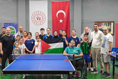 Filistin Masa Tenisi Milli Takımı Sakaryalı sporcularla bir araya geldi
