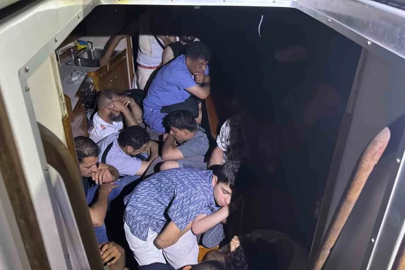 Gökova Körfezinde yelkenli teknede 40 düzensiz göçmen ve 2 göçmen kaçakçısı yakalandı
