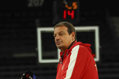 Ergin Ataman: "Dünya Kupası’na gitmeyi garantilememiz için en az 2 veya 3 galibiyet almamız gerekiyor"
