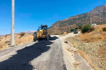 Sason’da köy yollarında asfalt onarım çalışmaları devam ediyor
