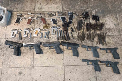 İzmir merkezli 2 ilde dev silah operasyonu: 13 gözaltı
