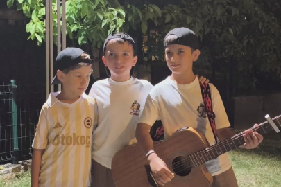 Şehir şehir gezerek sokak müziği yapan minik ikizlerin yeni durağı Kütahya oldu
