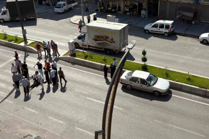 Yaya geçidinde otomobilin çarptığı yaşlı adam yaralandı
