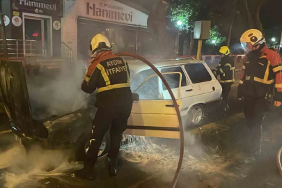Seyir halindeyken alev alan otomobil, kullanılamaz hale geldi
