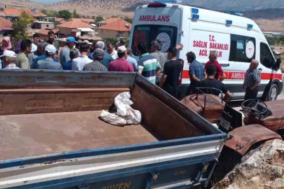 Traktör sürücüsü yaşlı adam kazada hayatını kaybetti

