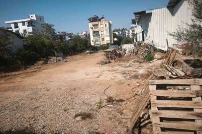 Kepez’de 30 kamyon atık temizlendi: 5 firmaya ceza kesildi
