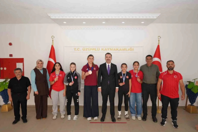 Üzümlü’de başarılı güreşçilerden Kaymakam Hökelekli’ye ziyaret
