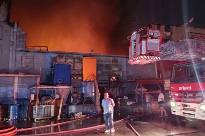 Ayakkabı tabanı üreten fabrika alevlere teslim oldu
