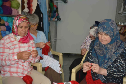 İlmek ilmek dev Türk bayrağı ördüler
