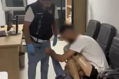 Protez bacağından uyuşturucu çıktı: 830 gram metamfetamin ele geçirildi
